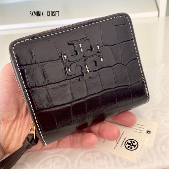 Tory Burch Handbags - 🌸NEW🌸❤️Tory Burch bifold wallet